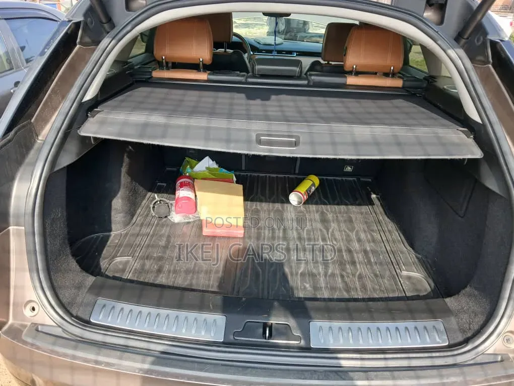 Land Rover Range Rover Velar 2020 Gold