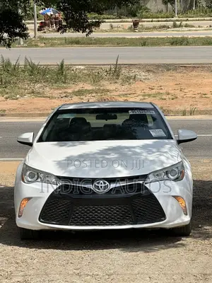 Toyota Camry SE 4dr Sedan (2.5L 4cyl 6A) 2015 White