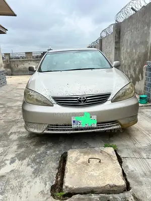Toyota Camry LE 4dr Sedan (2.4L 4cyl 5A) 2005 Gold
