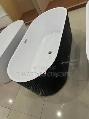 Black an White Bathtub