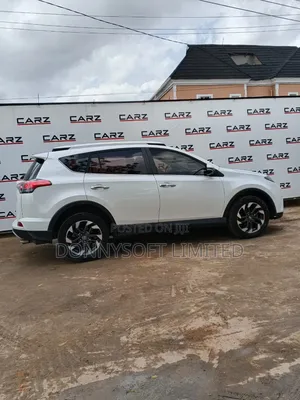 Toyota RAV4 LE AWD 2019 White