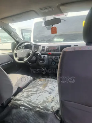 Toyota HiAce 2017 White