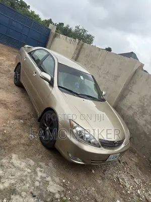Toyota Camry LE 4dr Sedan (2.4L 4cyl 5A) 2005 Gold