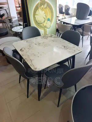 High Quality Marble Top 4 Seaters Dinning Table and Chairs