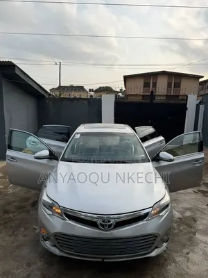 Toyota Avalon XLE Premium Sedan FWD (3.5L 6cyl 6A) 2013 Silver