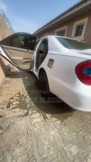 Toyota Camry 2.4 CE Automatic 2008 White