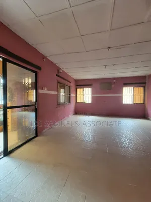 3bdrm Block of Flats in Ayobo for rent