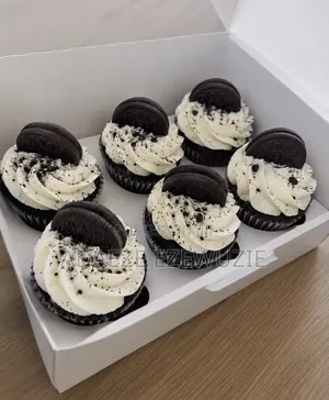 6 Premium Oreo Cupcakes