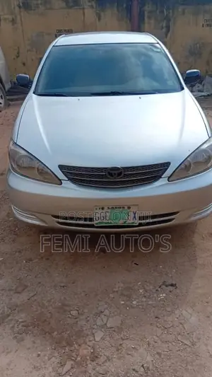 Toyota Camry LE 4dr Sedan (2.4L 4cyl 4A) 2004 Gold