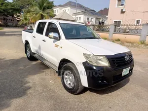 Toyota Hilux 2014 White