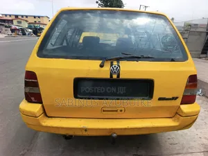 Volkswagen Golf 2000 Yellow