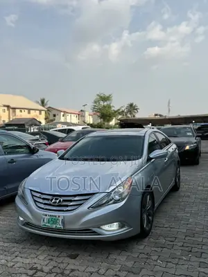 Hyundai Sonata GLS Sedan FWD (2.4L 4cyl 6A) 2013 Silver