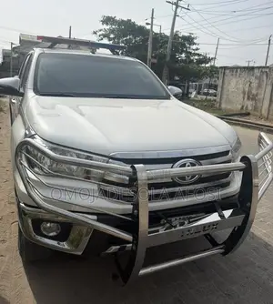 Toyota Hilux SR5 4x4 2018 White