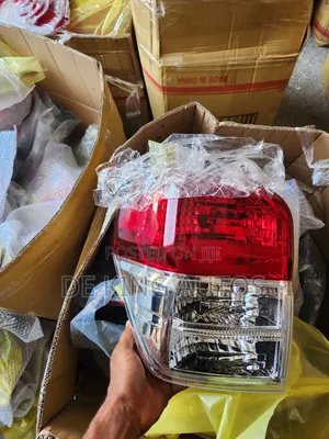 Toyota 4runner 2010 Backlight/Tailight Left and Right