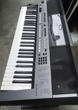 Direct UK Used Yamaha PSR-E443 61-Key Portable Keyboard