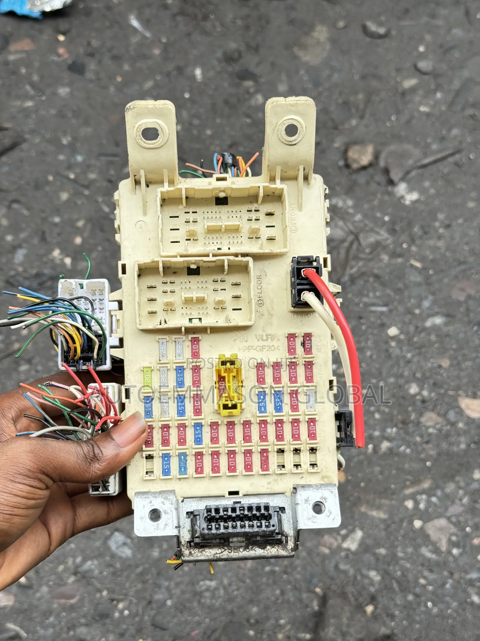 Dashboard Fuse Box / BCM for Hyundai Accent (2012-2015)