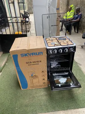 Skyrun GCS-3g1e/X Four-Cooking-Zone Gas and Electric Cooker With Oven