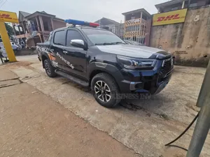 Toyota Hilux SR5 BLACK 4x4 2015 Black