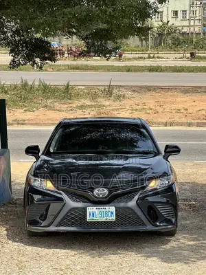 Toyota Camry SE FWD (2.5L 4cyl 8AM) 2018 Black