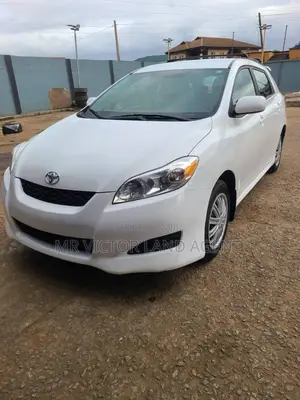 Toyota Matrix S Hatchback AWD (2.4L 4cyl 4A) 2010 White