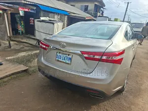Toyota Avalon XLE Premium 4dr Sedan (3.5L 6cyl 6A) 2014 Gold