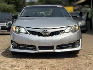 Toyota Camry SE V6 4dr Sedan (3.5L 6cyl 6A) 2013 Silver