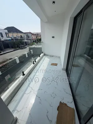 3bdrm Block of Flats in Chevron Drive for rent