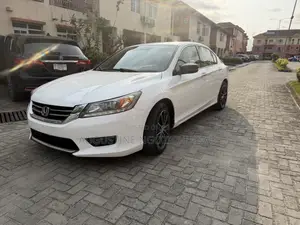 Honda Accord Touring V-6 4dr Sedan (3.5L 6cyl 6A) 2015 Pearl