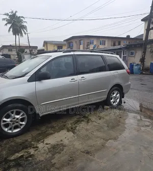 Toyota Sienna LE AWD (3.3L V6 5A) 2004 Silver