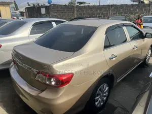 Toyota Corolla 2011 Gold