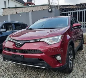 Toyota RAV4 XLE 4dr SUV AWD (2.5L 4cyl 6A) 2018 Maroon