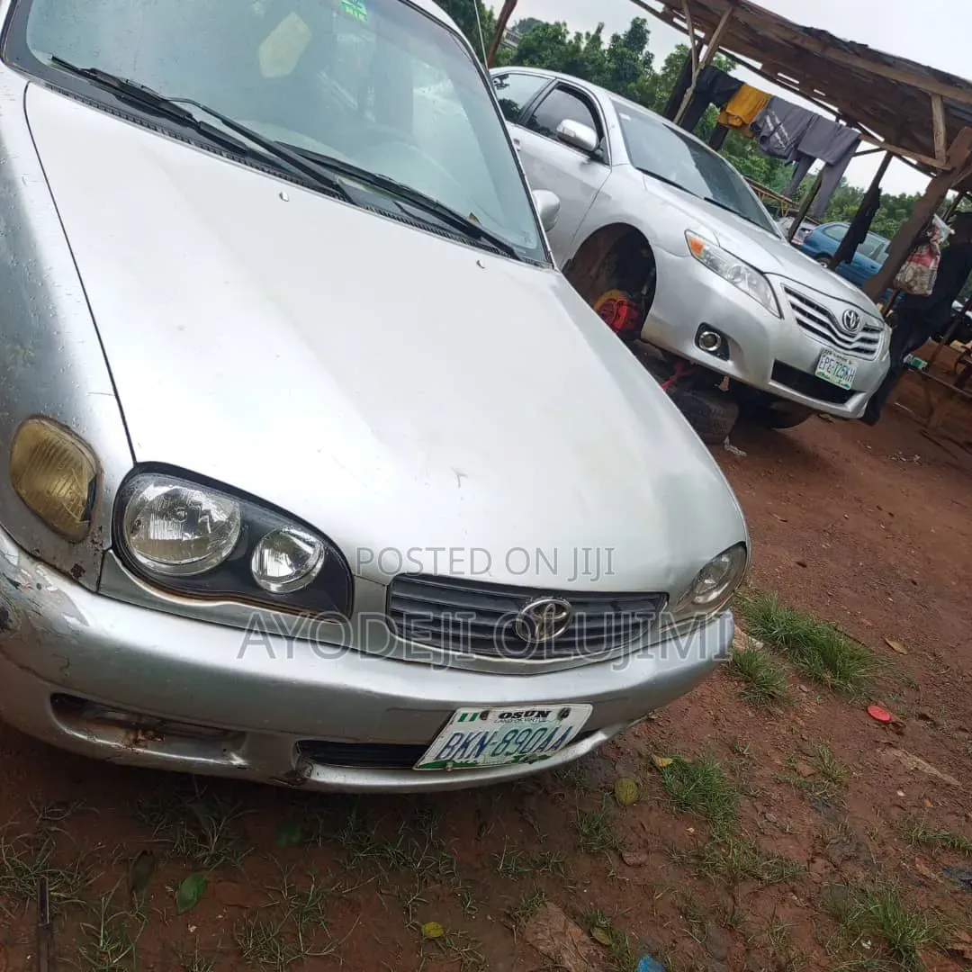 Toyota Corolla 2004 Gold