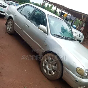 Toyota Corolla 2004 Gold