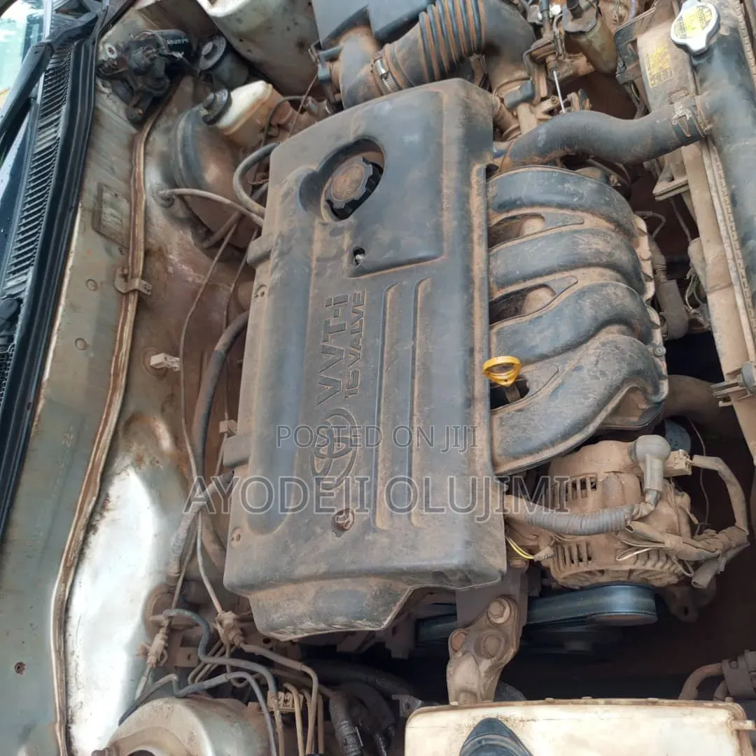 Toyota Corolla 2004 Gold