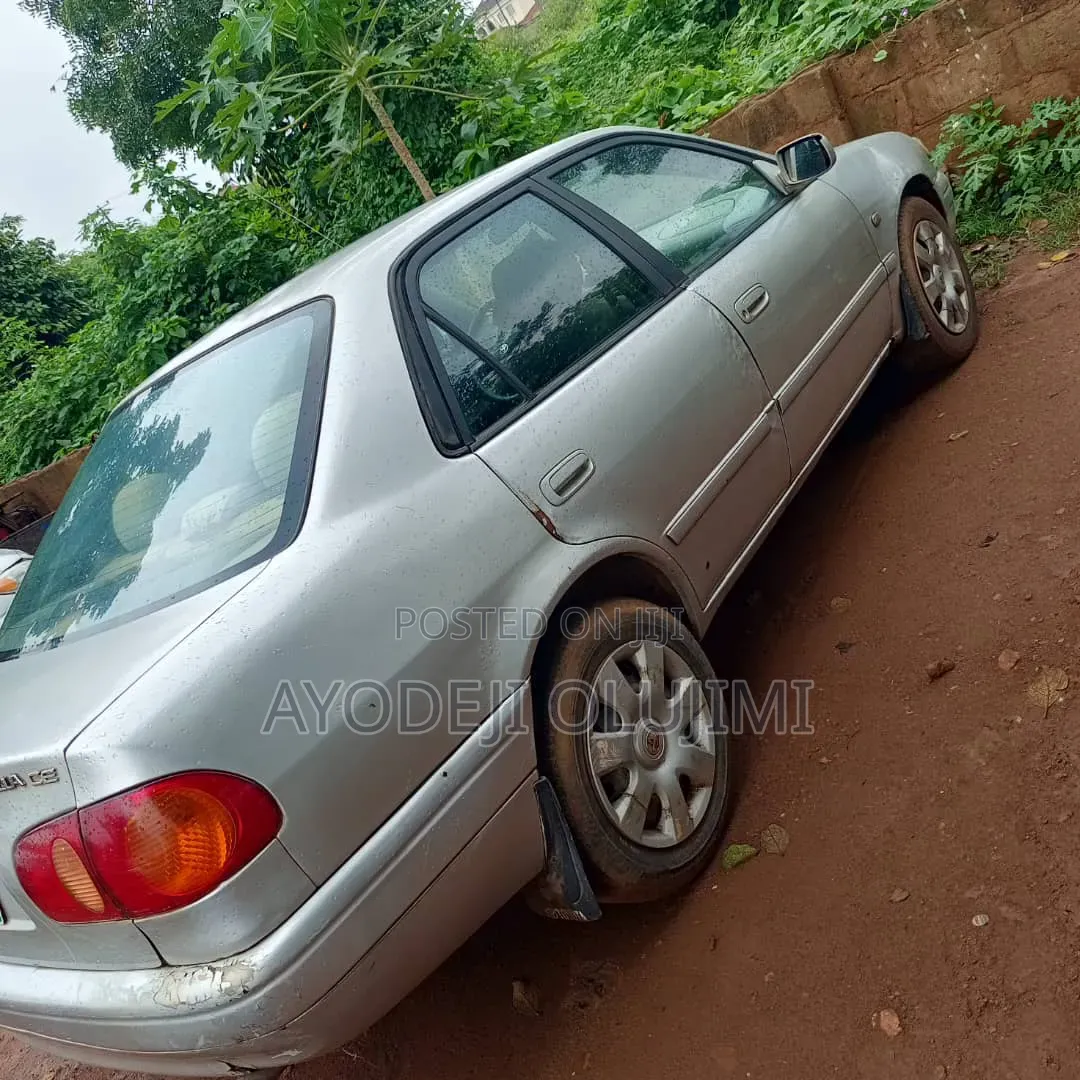 Toyota Corolla 2004 Gold