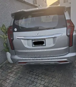 Mitsubishi Montero Sport 2023 Silver