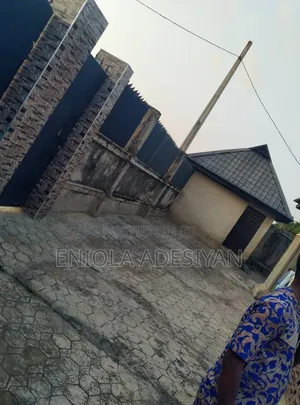 Furnished 6bdrm Bungalow in Offin Sele, Igbogbo for sale