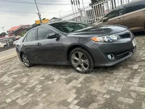 Toyota Camry SE 4dr Sedan (2.5L 4cyl 6A) 2014 Gray