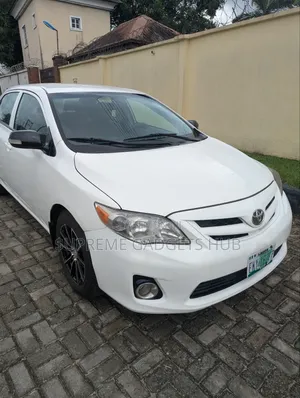 Toyota Corolla LE 4dr Sedan (1.8L 4cyl 4A) 2012 White