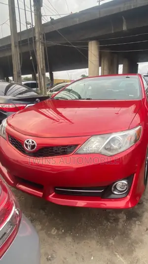 Toyota Camry SE 4dr Sedan (2.5L 4cyl 6A) 2014 Red