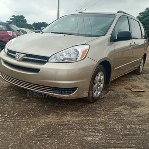 Toyota Sienna LE 2008 Gold