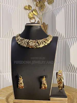 Gold & Champagne Crystal Jewelry Set – Necklace, Earrings & Bracelet
