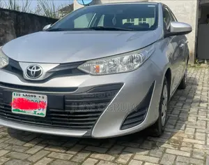Toyota Yaris LE Sedan 4dr 2019 Gray
