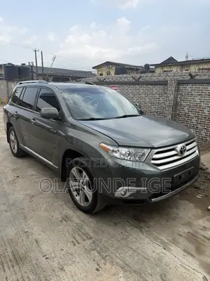 Toyota Highlander Limited 3.5l 4WD 2013 Green