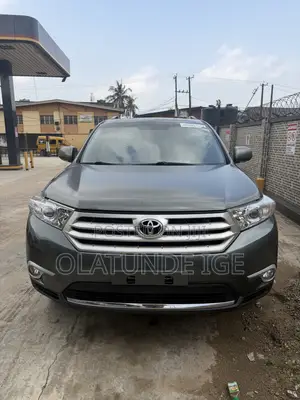 Toyota Highlander Limited 3.5l 4WD 2013 Green