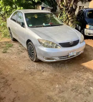 Toyota Camry LE 4dr Sedan (2.4L 4cyl 5A) 2005 Silver