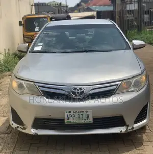 Toyota Camry LE 4dr Sedan (2.5L 4cyl 6A) 2012 Silver