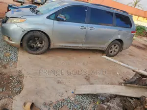 Toyota Sienna 2012 Silver