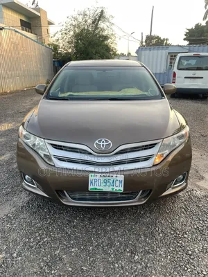 Toyota Venza LE 2010 Gold