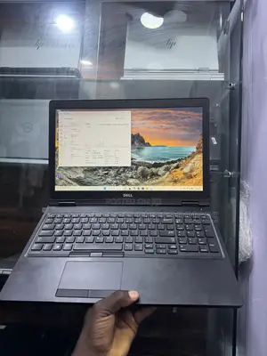 Laptop Dell Latitude 5580 16GB Intel Core i7 SSD 256GB